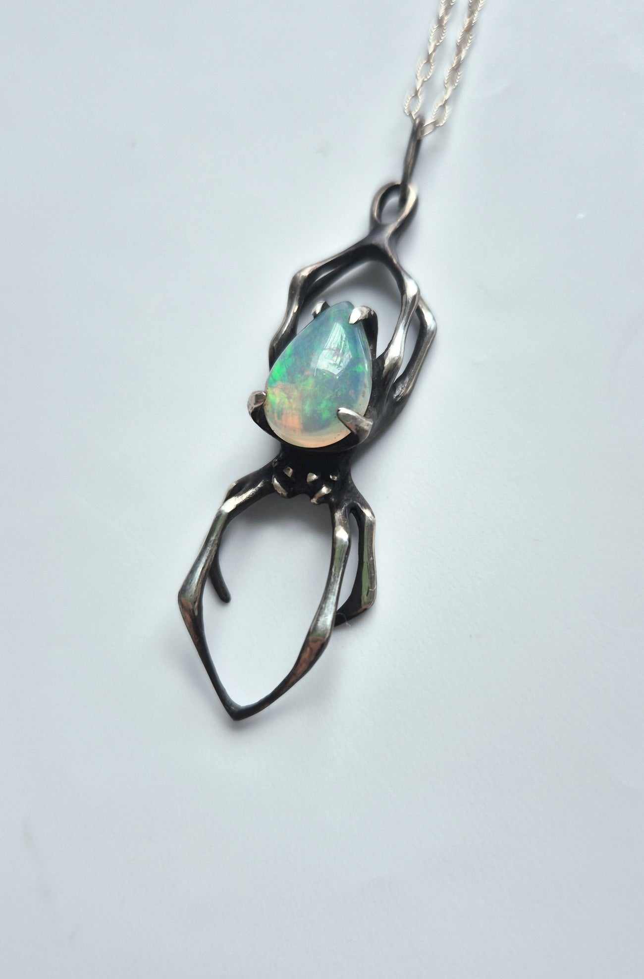 Spider necklace - Opal