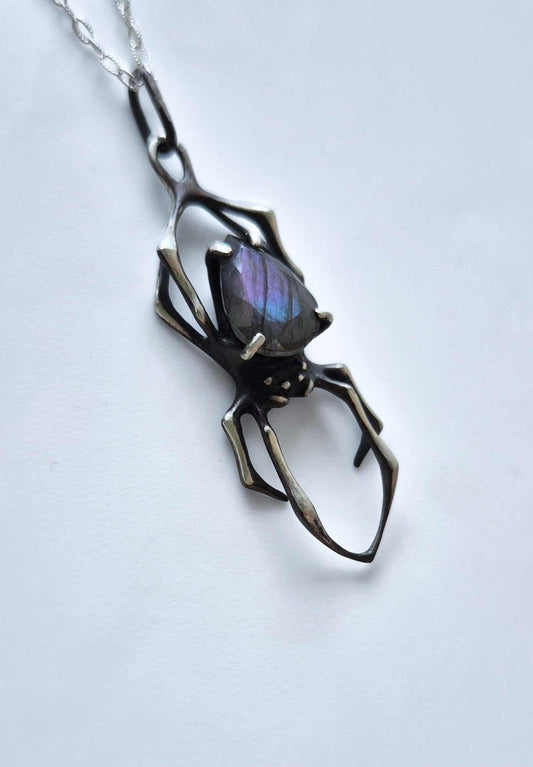 Spider necklace with Labradorite • Multicoloured flash