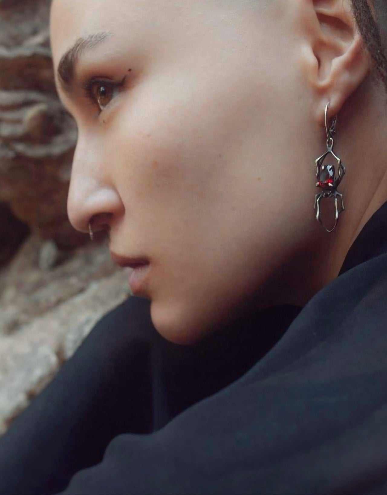 Spider earrings in sterling silver - Garnets
