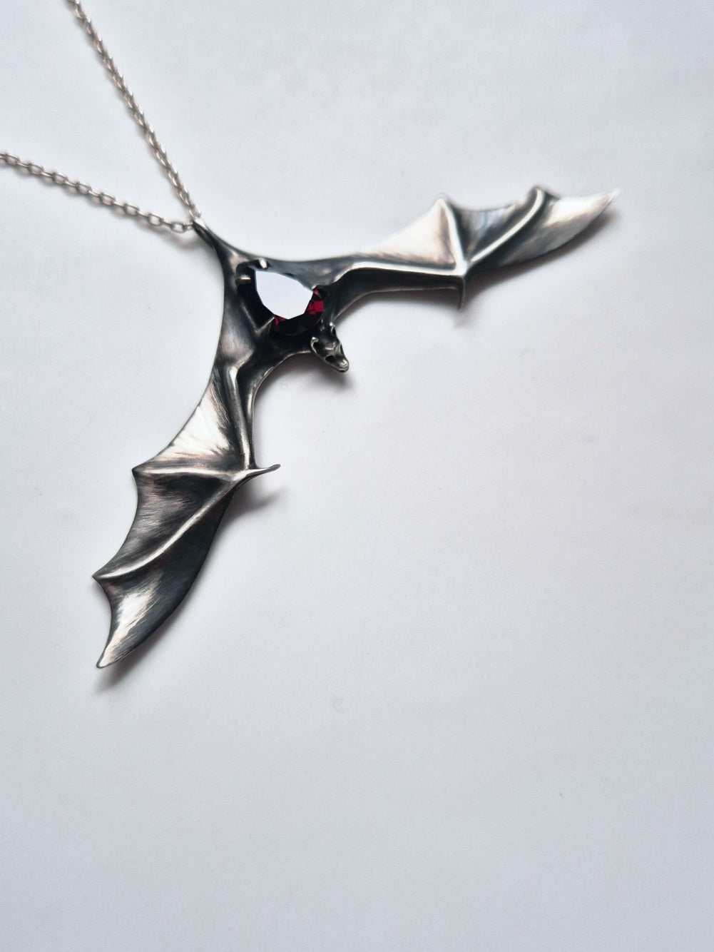 Bat necklace in sterling silver - Garnet