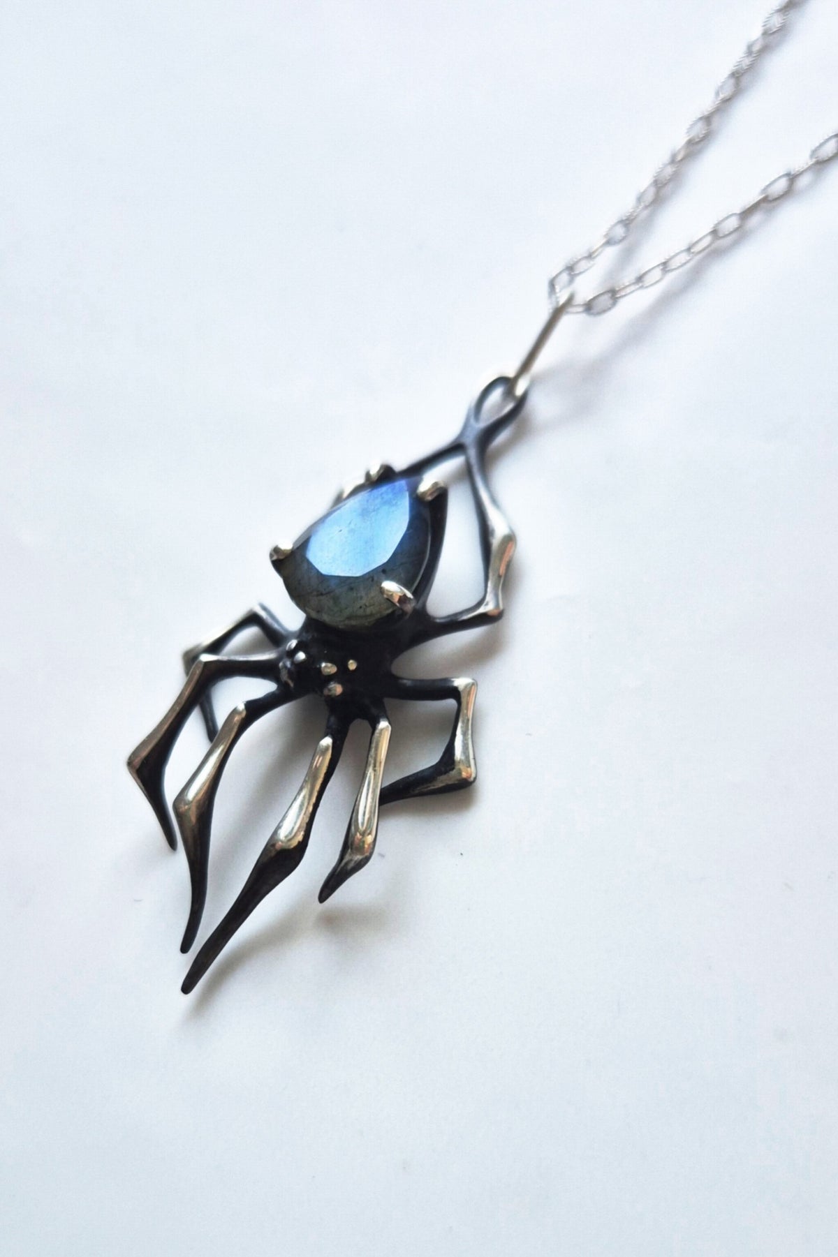 Spider necklace "the Queen" with Labradorite