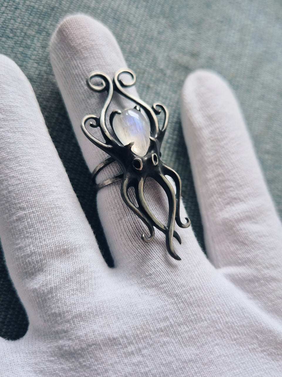Octopus ring in sterling silver - rainbow moonstone - OOAK / Ready to ship