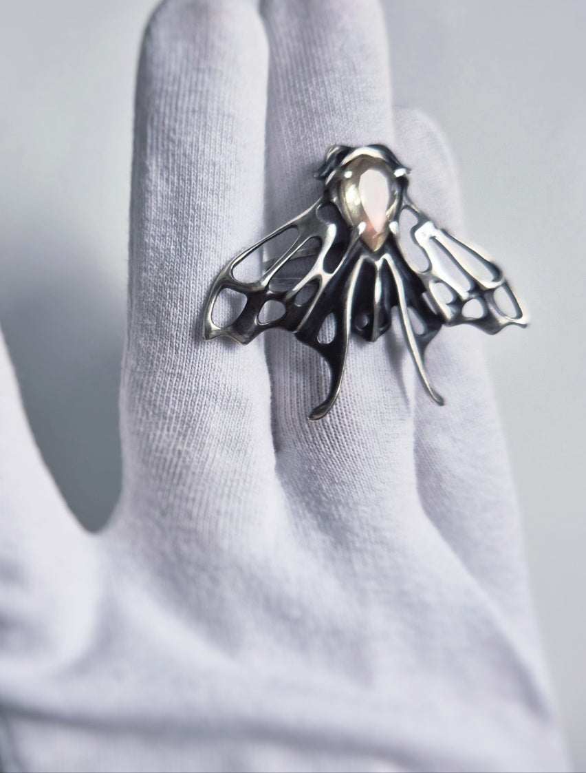 Mottenring - Grandidierit Edelstein - Handgefertigter symbolischer Silberschmuck