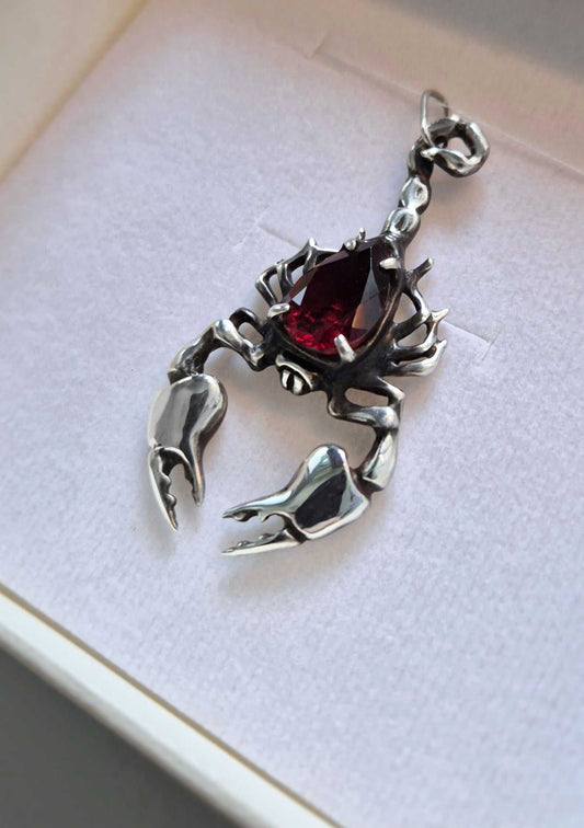 Scorpion necklace in Sterling Silver with Garnet gem