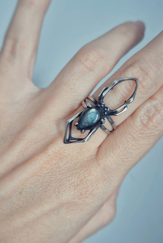 Spider ring with Labradorite