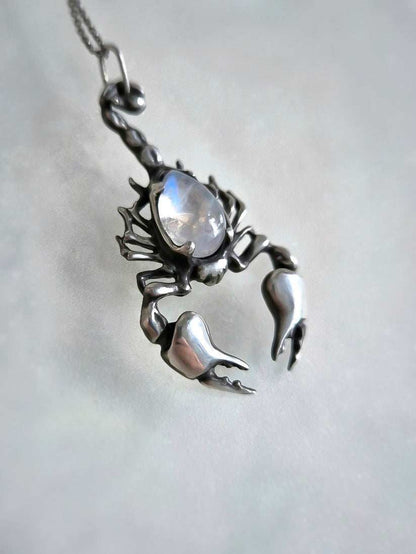 Scorpion necklace in sterling silver - Rainbow moonstone