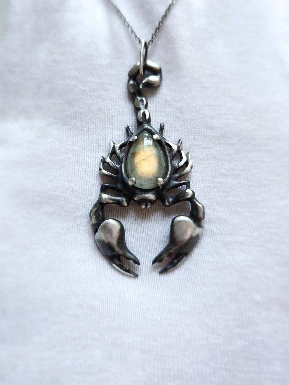 Scorpion necklace in sterling silver - Labradorite
