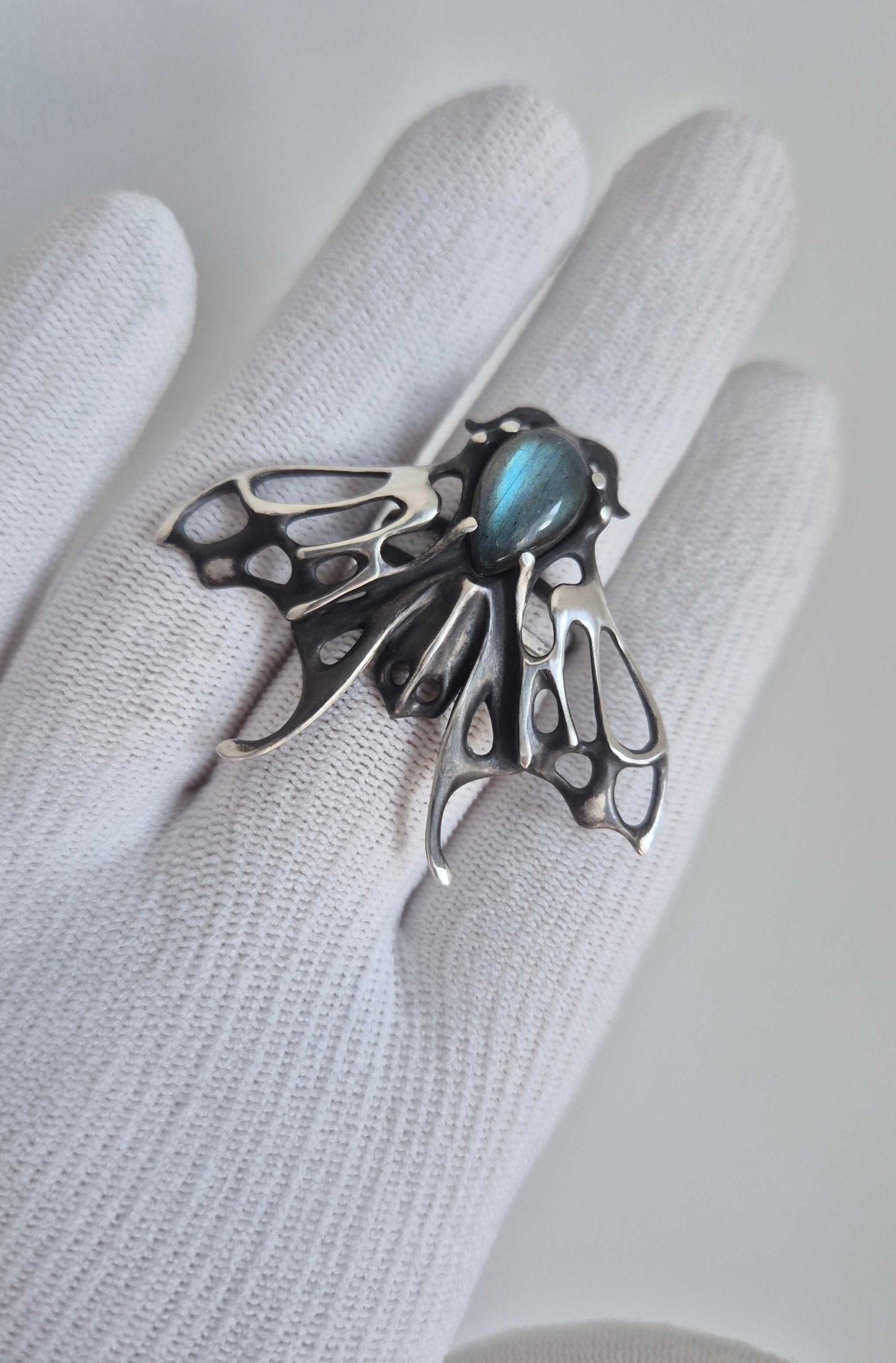 Moth ring in sterling silver -  Labradorite