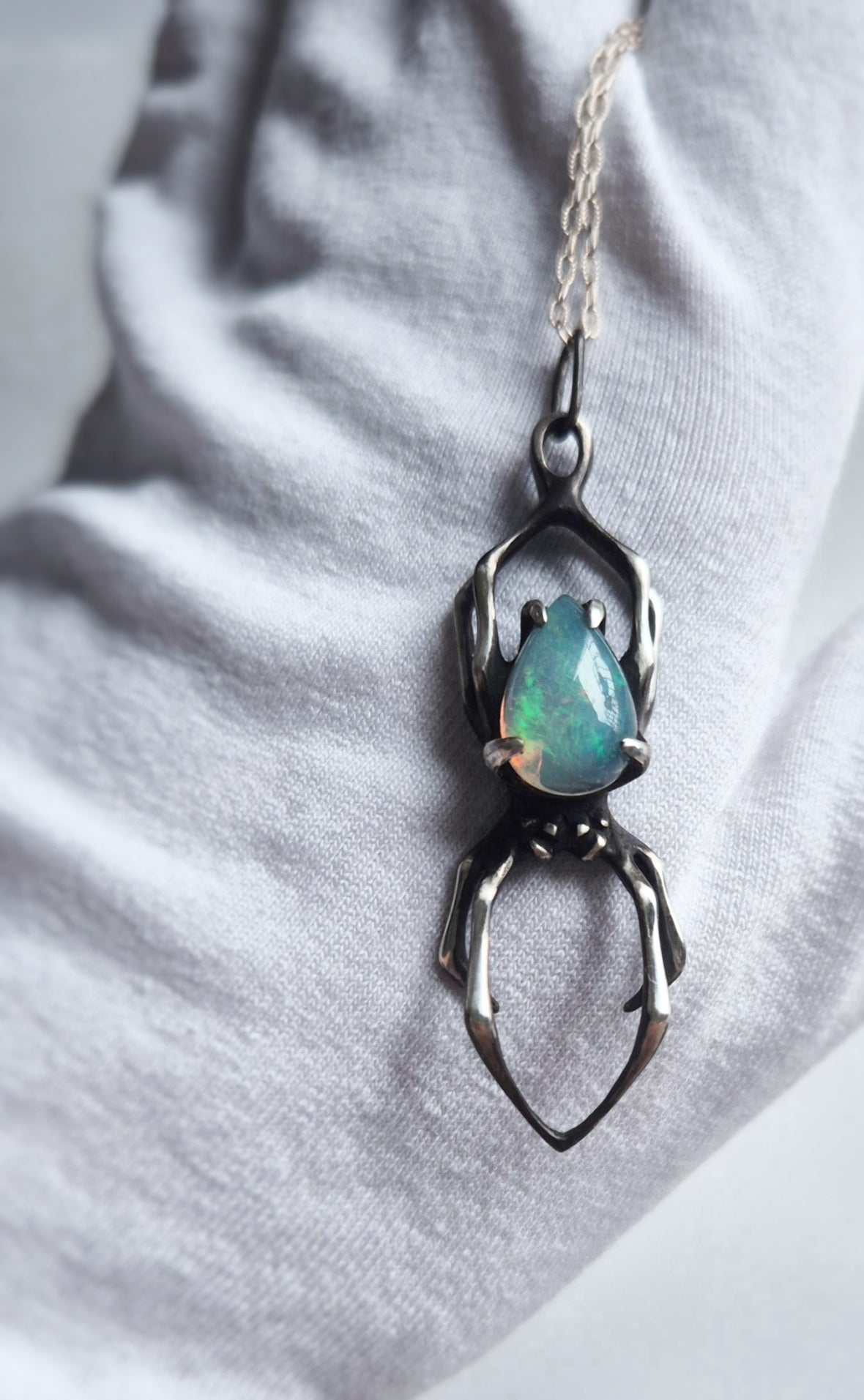 Spider necklace - Opal