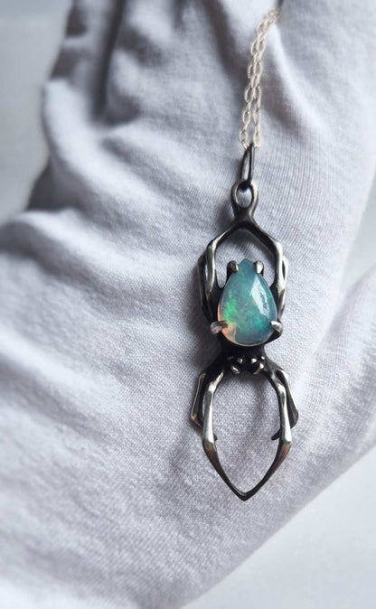 Spider necklace - Opal