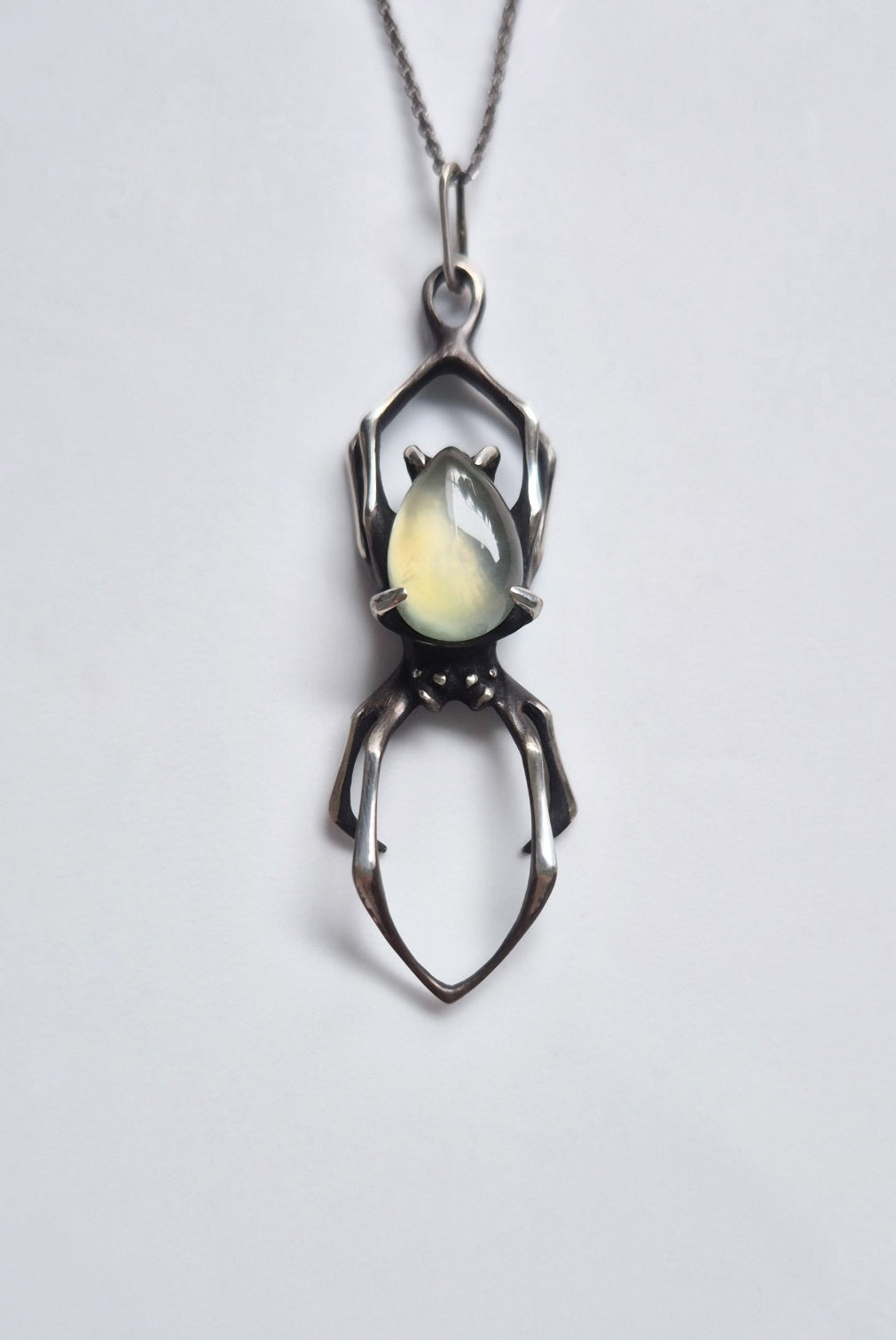 Spider necklace with a Prehnite gem