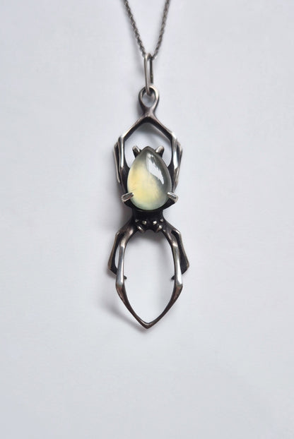 Spider necklace with a Prehnite gem