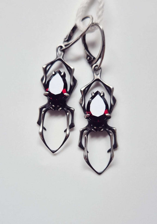 spider earrings in sterling silver - garnets