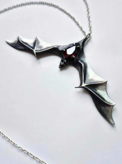 Bat necklace in sterling silver - Garnet