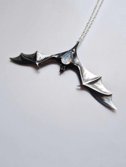 Bat necklace in sterling silver - Rainbow moonstone