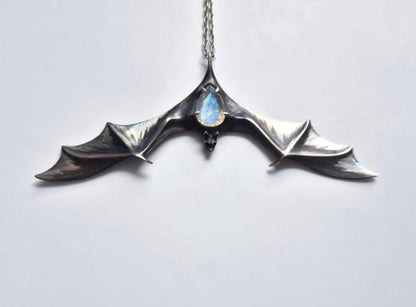 Bat necklace in sterling silver - Rainbow moonstone