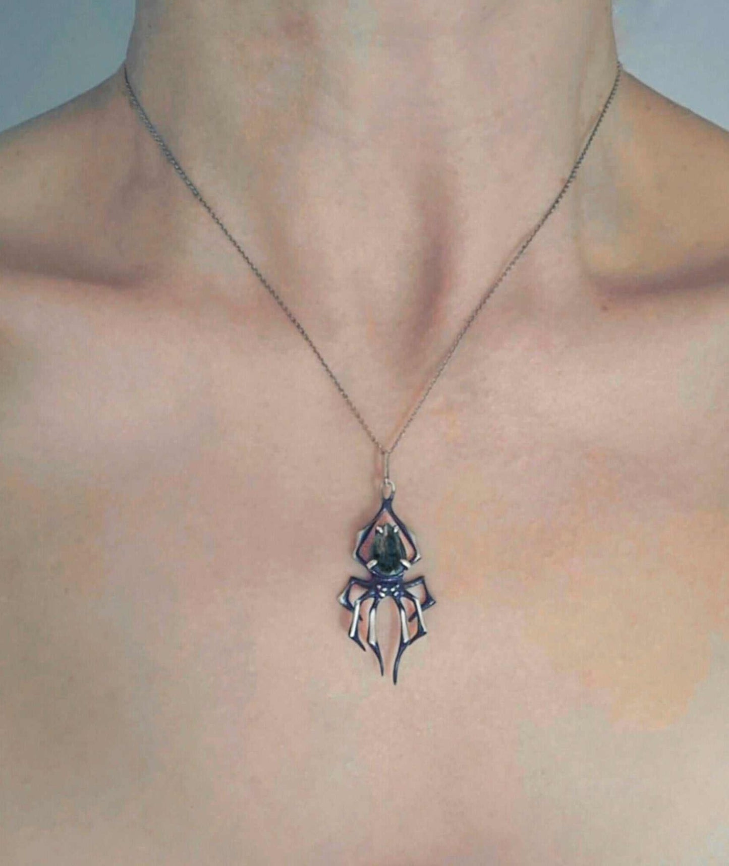 Spider necklace in sterling silver - Garnet