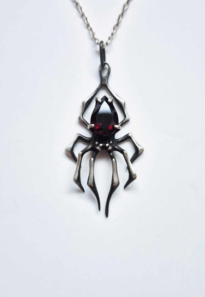 Spider necklace in sterling silver - Garnet