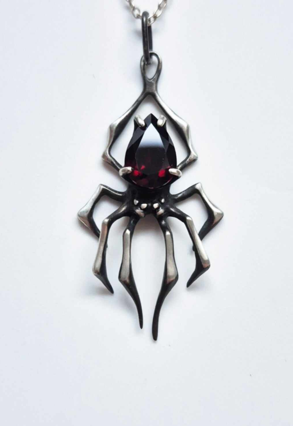 Spider necklace in sterling silver - Garnet