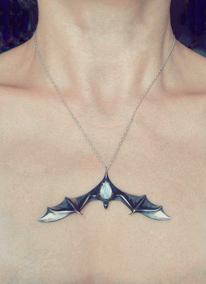 Bat necklace in sterling silver - Rainbow moonstone
