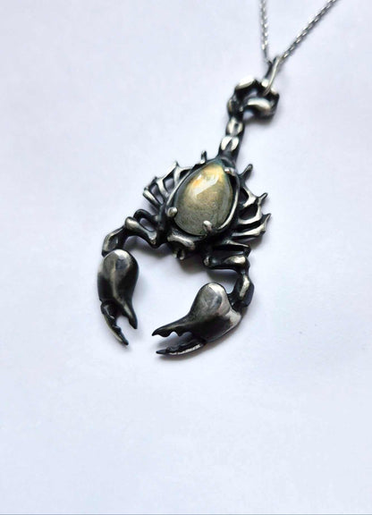 Scorpion necklace in sterling silver - Labradorite