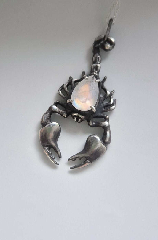 Scorpion necklace in sterling silver - Rainbow Moonstone