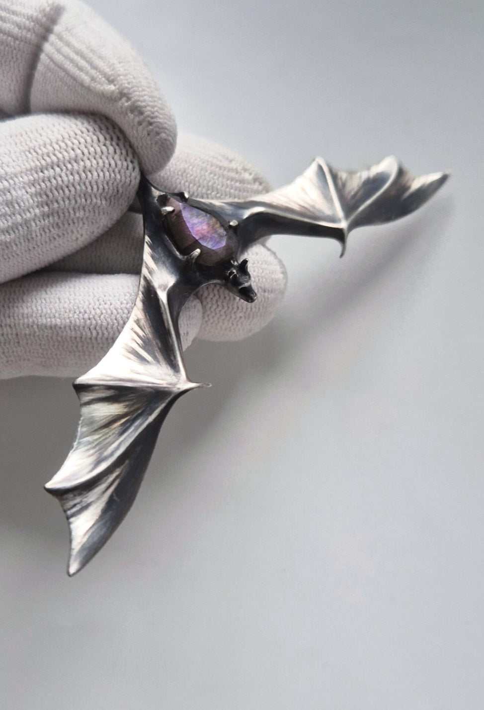 Bat necklace in sterling silver - Purple labradorite
