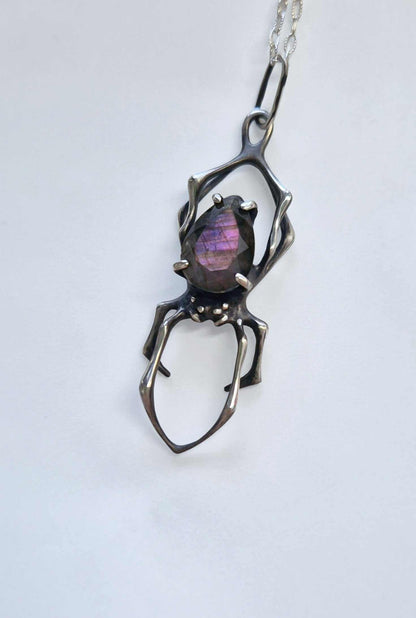 Spider necklace with Labradorite • Purple flash