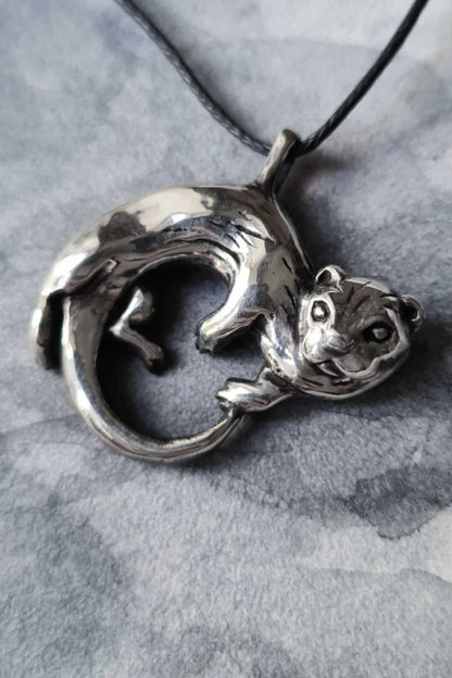 Otter necklace • Sterling silver