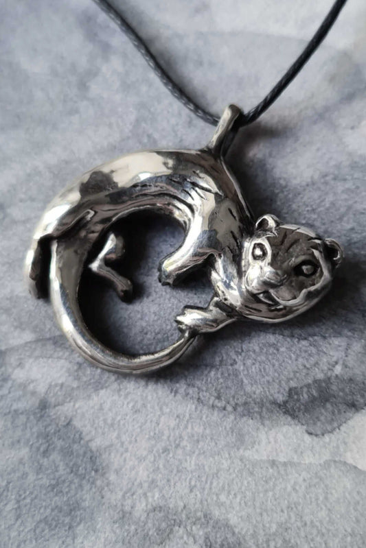 Otter necklace • Sterling silver