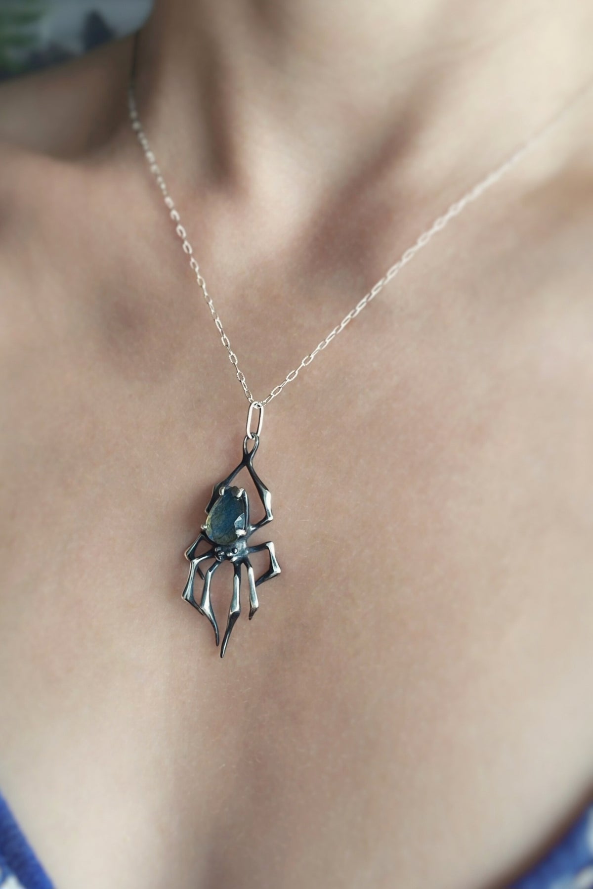 Spider necklace "the Queen" with Labradorite