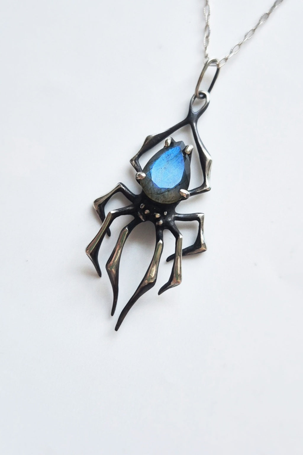Spider necklace "the Queen" with Labradorite