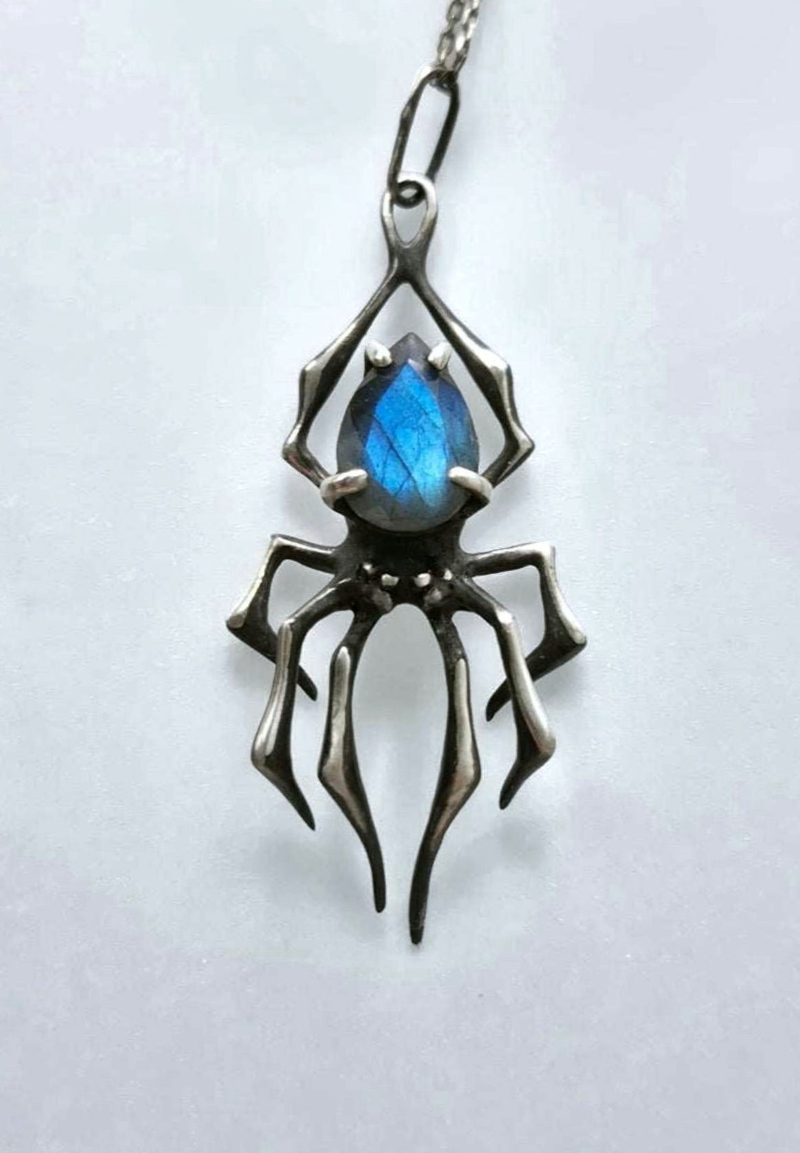 Spider necklace "the Queen" with Labradorite