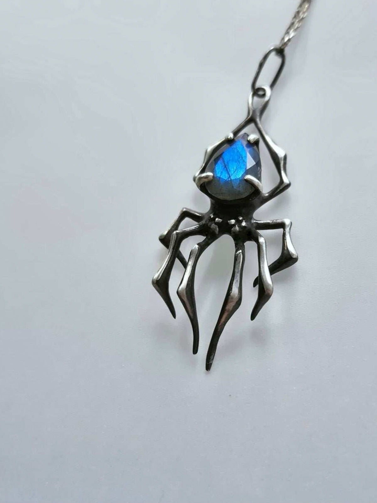 Spider necklace "the Queen" with Labradorite
