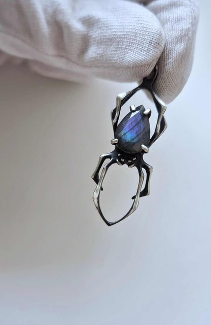 Spider necklace with  Labradorite • Multicoloured flash