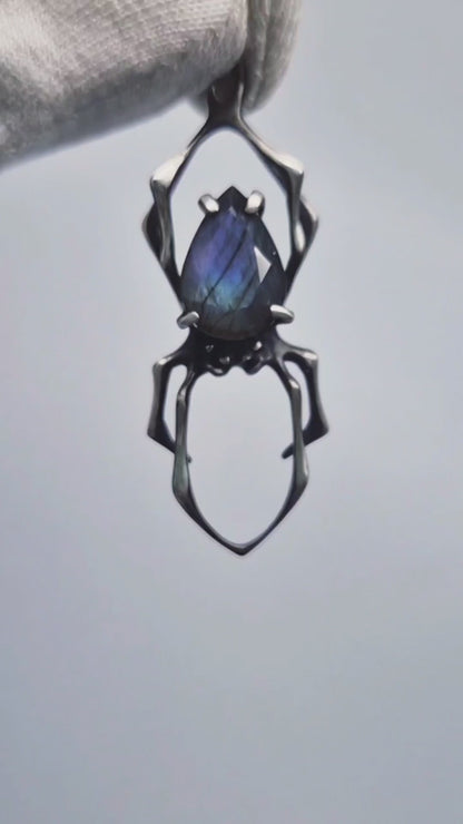 Spider necklace with  Labradorite • Multicoloured flash