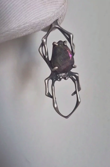 Spider necklace with Labradorite • Purple flash
