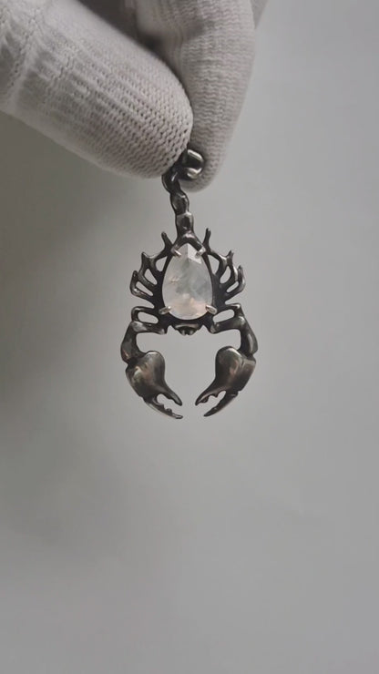 Scorpion necklace in sterling silver - Rainbow Moonstone