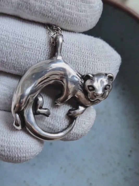 Otter necklace • Sterling silver