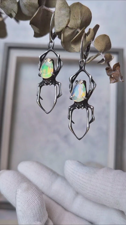 Opal-Spinnenohrringe – Auf Bestellung gefertigt! – mit facettierten Opal-Edelsteinen, handgefertigter Hexen-Silberschmuck
