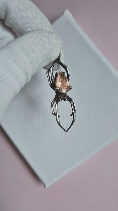 Silberne Spinnenkette – Oregon Sunstone Edelstein – Handgefertigter Silberschmuck