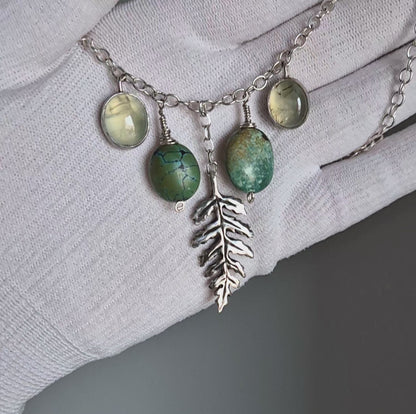 Collier Chemin de Forêt avec perles turquoise et cabochons de préhnite, gemme naturelle, bijoux Witchy en argent