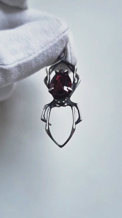 Spider necklace in sterling silver - Garnet - OOAK / Ready to ship