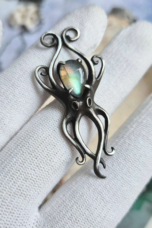 Octopus necklace in sterling silver - Labradorite