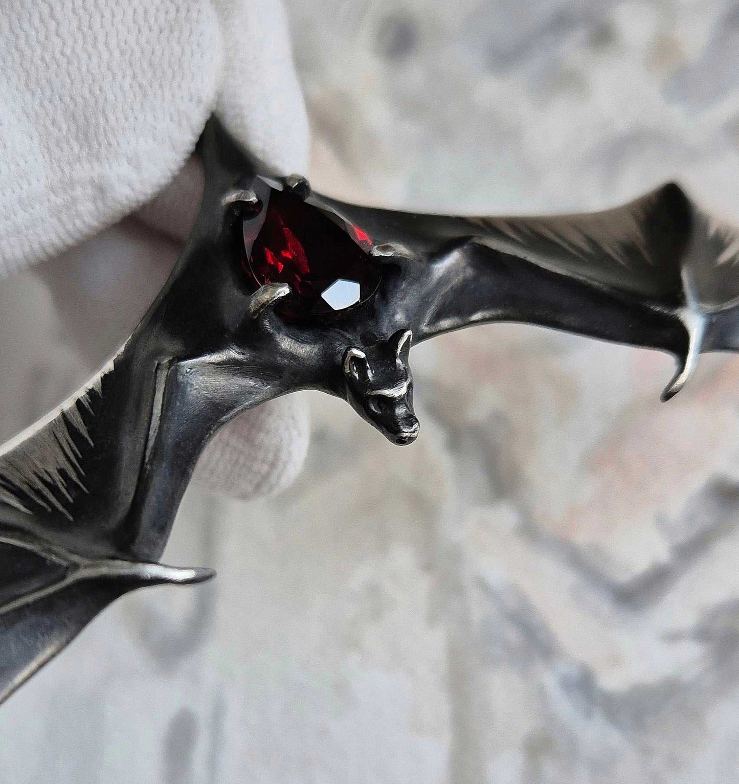 Pendentif chauve-souris sang-de-dragon ! Fabriqué sur commande !, Bijoux en argent de sorcière