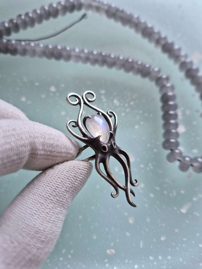 Octopus silver ring - Rainbow moonstone gem - Handmade Ocean jewelry