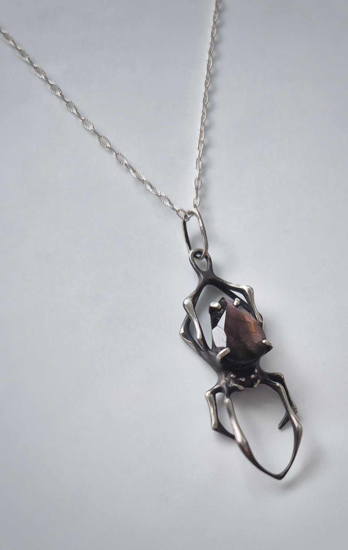 Spider necklace with Labradorite • Purple flash