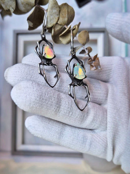 Opal-Spinnenohrringe – Auf Bestellung gefertigt! – mit facettierten Opal-Edelsteinen, handgefertigter Hexen-Silberschmuck