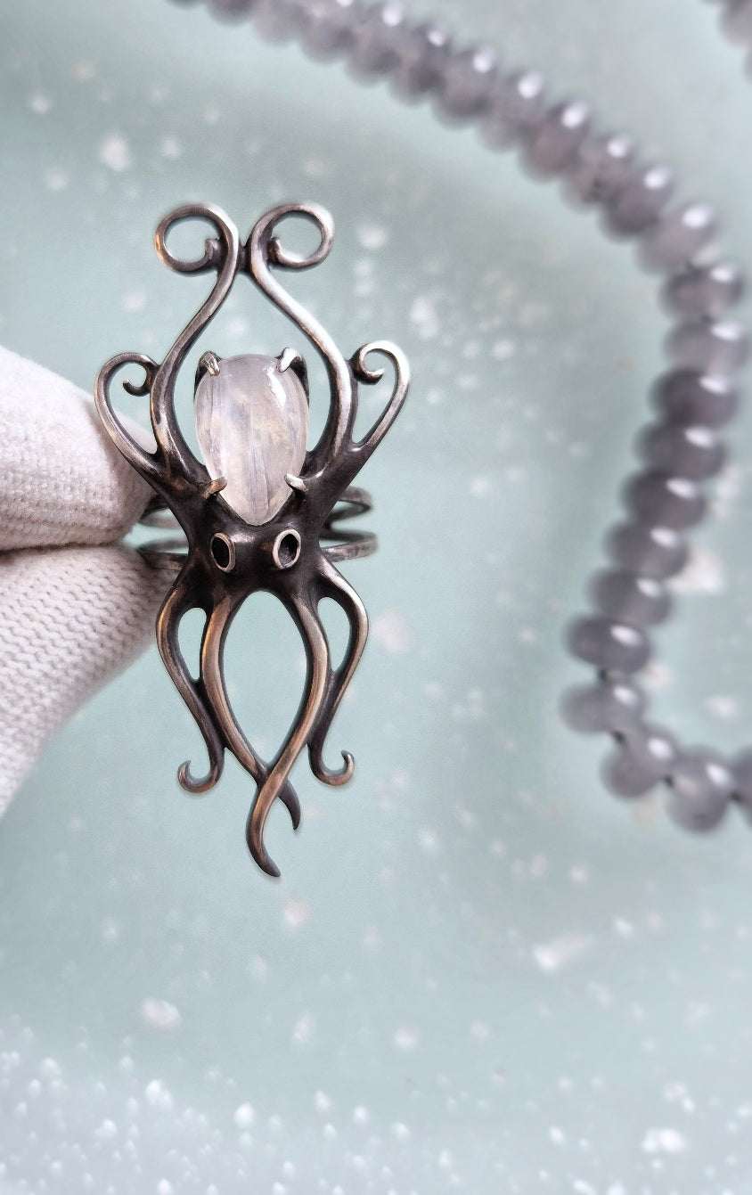 Octopus silver ring - Rainbow moonstone gem - Handmade Ocean jewelry