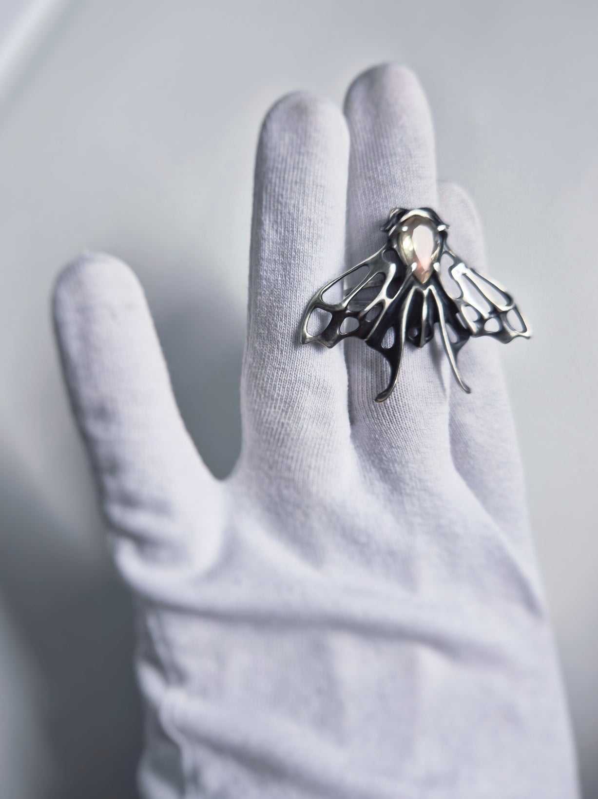 Mottenring - Grandidierit Edelstein - Handgefertigter symbolischer Silberschmuck